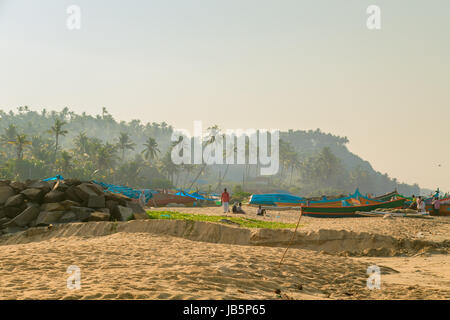 Morgen im Fischerdorf. Varkala, Bundesstaat Kerala, Südindien, 29.03.2017. Stockfoto