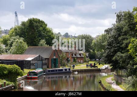 Dapdune Wharf am Fluss Wey in Guildford, Surrey UK. Bild von James Boardman Stockfoto