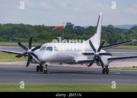 Flugzeug Manchester Flughafen Loganair turboprop Stockfoto