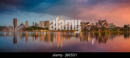 Kuala Lumpur Panorama. Stadtbild Bild von Kuala Lumpur, Malaysia während des Sonnenuntergangs. Stockfoto