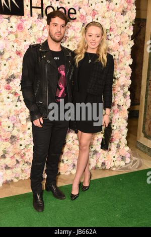 Andrew Warren und Tiffany Trump Teilnahme an der City of Hope Gala im The Plaza in New York City.  Mitwirkende: Andrew Warren, Tiffany Trump wo: New York City, New York, Vereinigte Staaten, wann: 8. Mai 2017 Kredit: Rob Rich/WENN.com Stockfoto