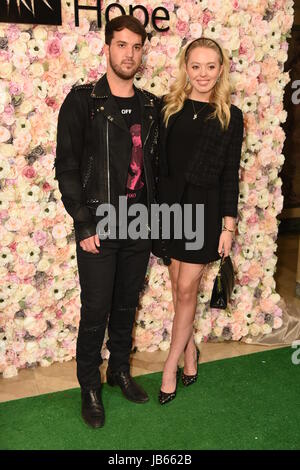 Andrew Warren und Tiffany Trump Teilnahme an der City of Hope Gala im The Plaza in New York City.  Mitwirkende: Andrew Warren, Tiffany Trump wo: New York City, New York, Vereinigte Staaten, wann: 8. Mai 2017 Kredit: Rob Rich/WENN.com Stockfoto