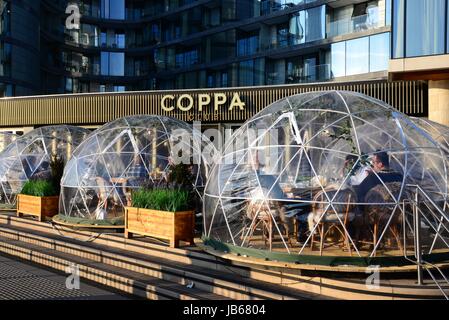 Coppa Club Restaurant am Ufer der Themse, Tower Hill, London, England Stockfoto