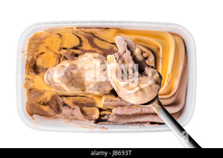 Eis im Container auf weißem Hintergrund Stockfoto