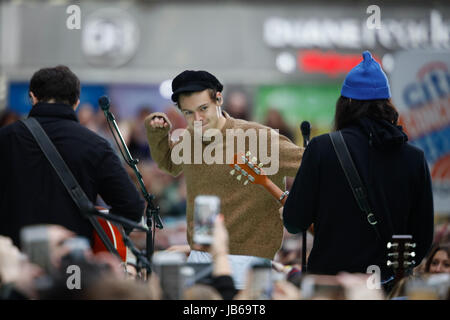 Harry Styles führt live auf NBC "Today" Show im Rahmen der Sommer-Konzertreihe mit: Harry Styles wo: New York City, New York, USA bei: 9. Mai 2017 Credit: WENN.com Stockfoto