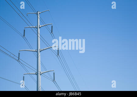 Elektrische Türme und Masten Stockfoto