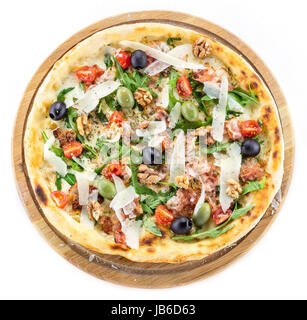 Pizza Cäsar auf weißem Hintergrund, Ansicht von oben Stockfoto