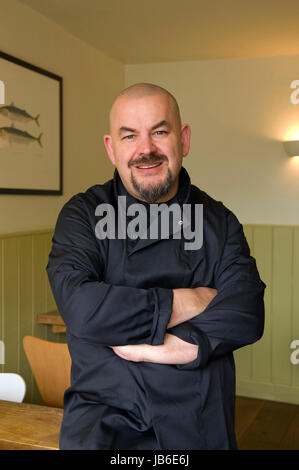 Koch/Gastronom/Autor Matt Folas, der BBC Masterchef 2009 gewonnen und besitzt nun die Bramble Cafe, Verkehrssysteme, Dorset, UK. Stockfoto