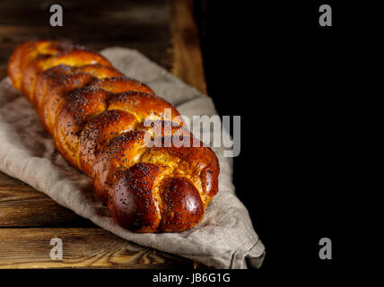 Challah oder Hala ist eine traditionelle jüdische süße frische Sabbat Brotlaib Stockfoto