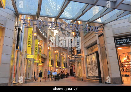 Menschen besuchen Sydney Arcade Einkaufsstraße in Sydney Australia. Stockfoto