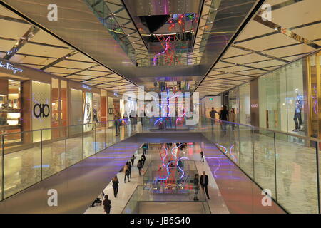 Menschen besuchen Westfield Kaufhaus in Sydney Australia. Westfield ist ein australischer Einkaufszentrum Unternehmen 1960 gegründet. Stockfoto