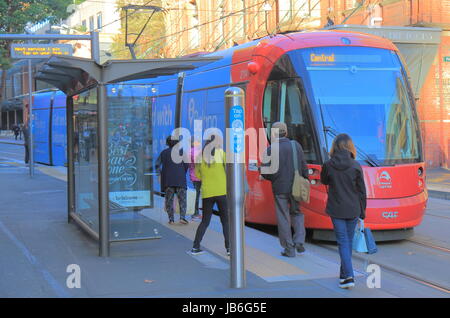 Menschen reisen im Zug der s-Bahn in der Innenstadt von Sydney Australia Stockfoto