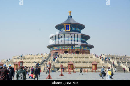 9. Juni 2017 - Beijin, Beijin, China - Tempel des Himmels in Beijing. Palast der Abstinenz liegt im Nordwesten des kreisrunden Hügel Altars und neben dem Westtor des Parks von der Temple of Heaven. Es war ein Ort für den Kaiser aus der Nahrung zu enthalten, bevor die verehren Himmel Zeremonie begann. Es verfügt über mehrere markante Gebäude, wie der Beamless-Halle, der Rest-Palast und den Glockenturm. (Kredit-Bild: © SIPA Asien über ZUMA Draht) Stockfoto