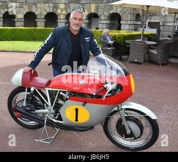 Paul Hollywood gesehen auf dem 1960 MV Augsta Motor GP ursprünglich von John Surtees bei den Motor Sport Hall Of Fame Awards bei der Royal Automobile Club, Woodcote Park, Surrey, UK Credit geritten: Jules Annan/Alamy Live News Stockfoto