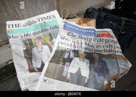 London, UK. 9. Juni 2017. Tageszeitungen in den Papierkorb in der Downing Street. Bildnachweis: Dinendra Haria/Alamy Live-Nachrichten Stockfoto