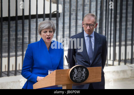 London, UK. 9. Juni 2017. Theresa May nach den Wahlen Anweisung, Nr. 10 Downing Street, London, UK. 9. Juni 2017. Bildnachweis: Sebastian Remme/Alamy Live-Nachrichten Stockfoto