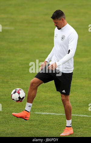 Deutschlands Sandro Wagner Aufwärmen während einer Trainingseinheit vor der 10 Juni WM-Qualifikationsspiel gegen San Marino in Herzogenaurach, Deutschland, 9. Juni 2017. Foto: Daniel Karmann/dpa Stockfoto