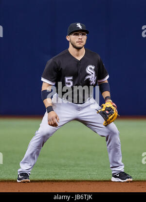 8. Juni 2017 - Chicago White Sox zweiter Basisspieler Yolmer Sanchez (5) in das Spiel zwischen den White Sox und die Sonnenstrahlen im Tropicana Field, St. Petersburg, Florida, USA. Del Mecum/CSM Stockfoto