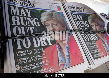 London, Großbritannien. 9. Juni, 2017. Der London Evening Standard Zeitung Titelseite am Tag nach der BRITISCHEN allgemeinen Wahl 2017. Stockfoto