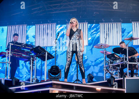 Stadtflughafen Brighton, Brighton, West Sussex, Vereinigtes Königreich. 9. Juni 2017. Saubere Bandit führen auf der Hauptbühne. WILD LIFE Festival kehrt nach Brighton City Airport für das dritte Jahr in Folge, hosted by Rudimental und Offenlegung. Bildnachweis: Will Bailey/Alamy Live-Nachrichten Stockfoto