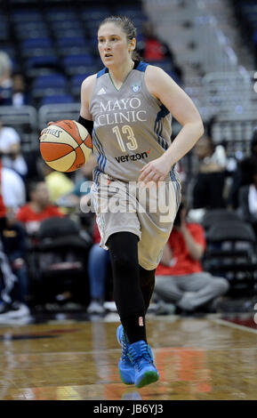 Washington, DC, USA. 9. Juni 2017. 20170609 - Minnesota Lynx Wache LINDSAY WHALEN (13) bringt dem Ball gegen die Washington Mystiker in der zweiten Hälfte im Verizon Center in Washington. Bildnachweis: Chuck Myers/ZUMA Draht/Alamy Live-Nachrichten Stockfoto