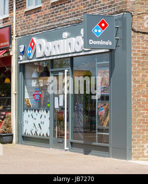 Dominos Pizza Ladenfront im Vereinigten Königreich. Stockfoto