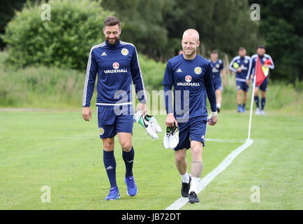 Russell Martin (links) und Steven Naismith während einer Trainingseinheit am Mar Hall, Glasgow Schottlands. Stockfoto