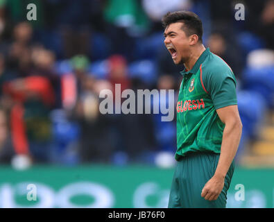 Bangladeshs Taskin Ahmed feiert nach der Einnahme des Wicket Neuseelands Luke Ronchi während der ICC Champions Trophy, Gruppe A Match bei Sophia Gärten, Cardiff. Stockfoto