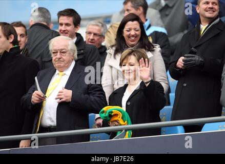 MICHAEL WYNN JONES DELIA SMITH MANCHESTER CITY V MANCHESTER CITY V NORWICH CITY ETIHAD STADIUM MANCHESTER ENGLAND 03 Dezember Stockfoto