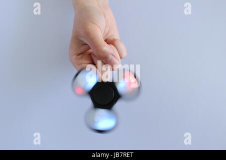 Spielzeug-Stress Fidget Spinner Hand für Kinder und Erwachsene bunt Stockfoto