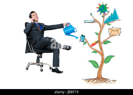 1 Abbildung Geschäftsmann Werk; das Gießen von Wasser sprechen Tel. Stockfoto