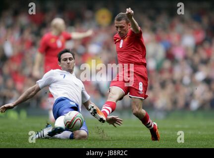 CRAIG BELLAMY & FRANK LAMPARD WALES V ENGLAND MILLENIUM Stadion CARDIFF WALES 26. März 2011 Stockfoto