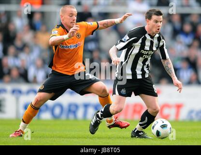 JAMIE O'HARA DANNY GUTHRIE NEWCASTLE V Wölfe NEWCASTLE V Wölfe ST JAMES PARK NEWCASTLE ENGLAND 2. April 2011 Stockfoto