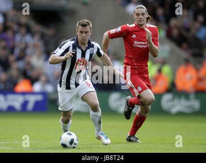 SIMON COX WEST BROMWICH ALBION FC WEST BROMWICH ALBION FC HAWTHORNS WEST BROMWICH ENGLAND 2. April 2011 Stockfoto