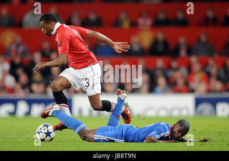 PATRICE EVRA & RAMIRES MANCHESTER UTD V CHELSEA OLD TRAFFORD MANCHESTER ENGLAND 12. April 2011 Stockfoto