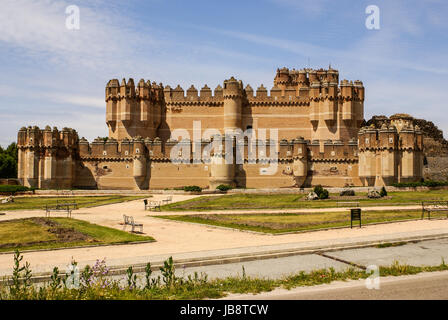 Coca-Burg (Castillo de Coca) ist eine Festung, die im 15. Jahrhundert erbaut und befindet sich in Coca, in der Provinz Segovia, Castilla y Leon, Spanien Stockfoto