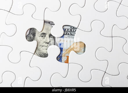 Weiße Puzzle und US-Dollar-banknote Stockfoto