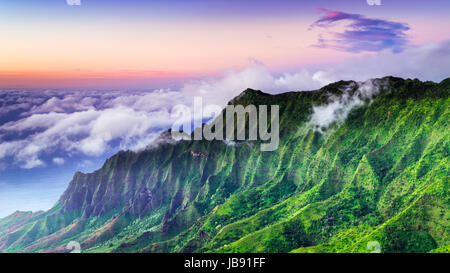 Abendlicht auf dem Kalalau Valley und die Na Pali Küste von den Pihea Weg, Kokee State Park, Kauai, Hawaii USA Stockfoto