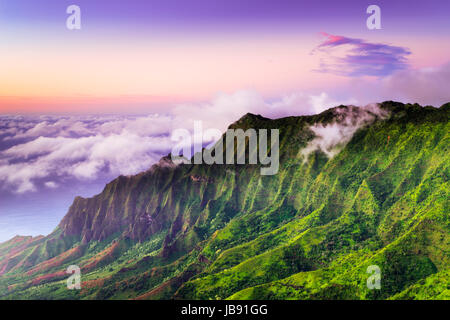 Abendlicht auf dem Kalalau Valley und die Na Pali Küste von den Pihea Weg, Kokee State Park, Kauai, Hawaii USA Stockfoto