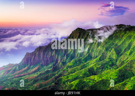 Abendlicht auf dem Kalalau Valley und die Na Pali Küste von den Pihea Weg, Kokee State Park, Kauai, Hawaii USA Stockfoto