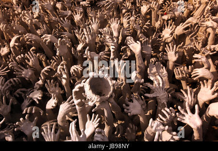 Der Tempel Wat Rong Khun 12 Km Suedlich von Chiang Rai in der Provinz Chiang Rai Im Norden von Thailand in Suedostasien. Stockfoto