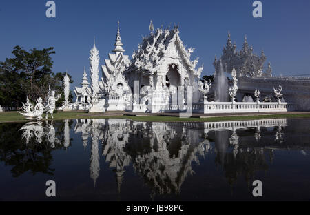 Der Tempel Wat Rong Khun 12 Km Suedlich von Chiang Rai in der Provinz Chiang Rai Im Norden von Thailand in Suedostasien. Stockfoto