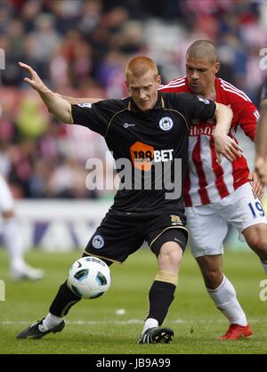 BEN WATSON JONATHAN WALTERS STOKE CITY V WIGAN ATH STOKE CITY V WIGAN ATHLETIC BRITANNIA STADIUM STOKE ENGLAND 22. Mai 2011 Stockfoto