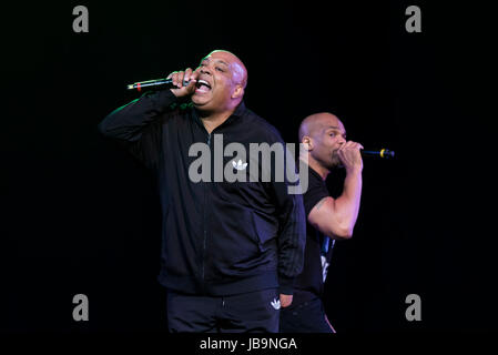 Joseph Simmons (links) und Darryl McDaniels von Run DMC führen Sie am zweiten Tag von der Isle Of Wight Festival 2017 im Seaclose Park, Isle Of Wight. Stockfoto