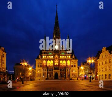 Liberec Rathaus Nacht - Liberec Rathaus Nacht 01 Stockfoto