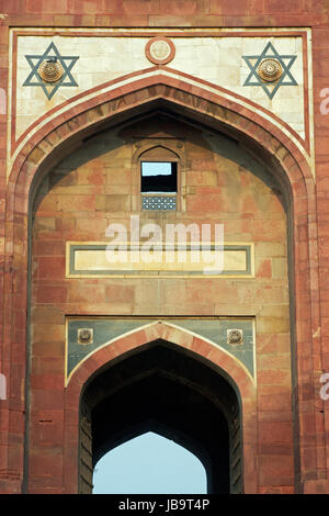 Befestigte Eingang in die historische Mughal Festung Purana Qila in Neu-Delhi, Indien. 16. Jahrhundert n. Chr. gebaut. Stockfoto