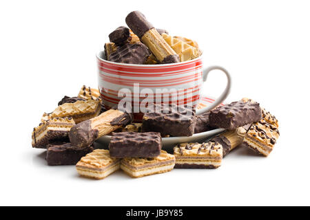 Mischung aus süßes Gebäck in Kaffeetasse auf weißem Hintergrund Stockfoto