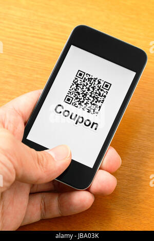 QR Code Coupon auf mobile Stockfoto