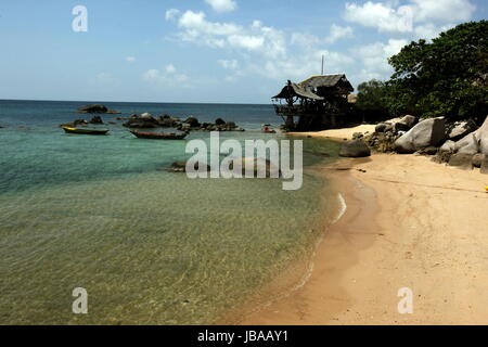 Der Strand von Sai Naun Beach Auf der Insel Koh Tao Im Golf von Thailand Im Suedwesten von Thailand in Suedostasien. Stockfoto