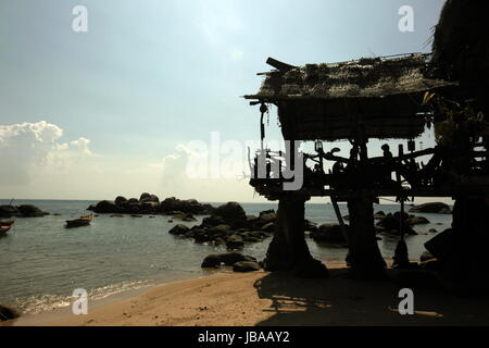 Der Strand von Sai Naun Beach Auf der Insel Koh Tao Im Golf von Thailand Im Suedwesten von Thailand in Suedostasien. Stockfoto